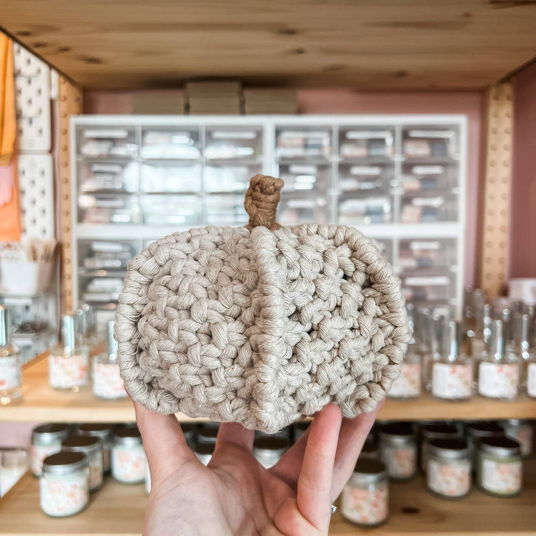 macrame pumpkin
