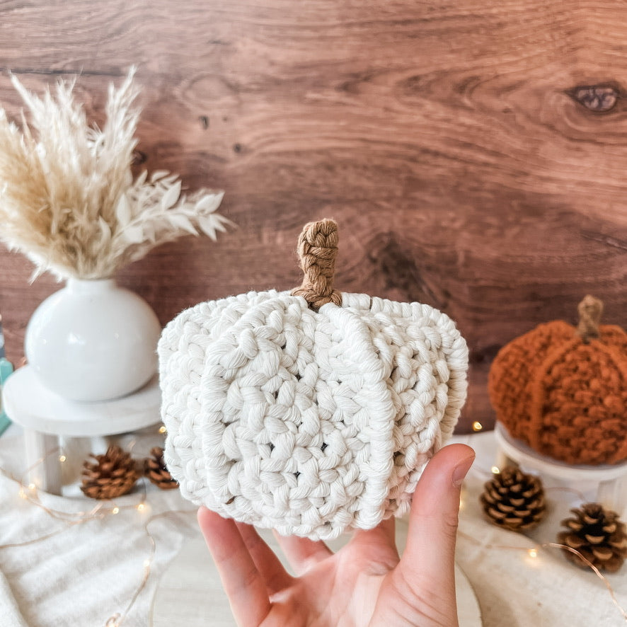 macrame pumpkin
